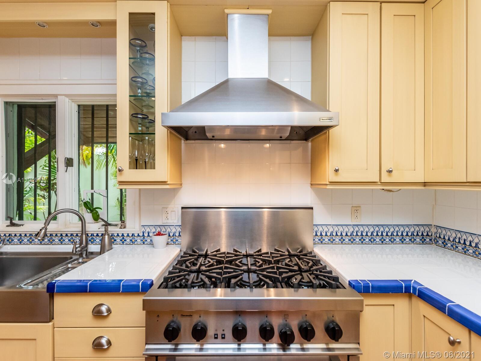 2811 Emathla Street Miami, FL 33133 - Photo 23 of 92