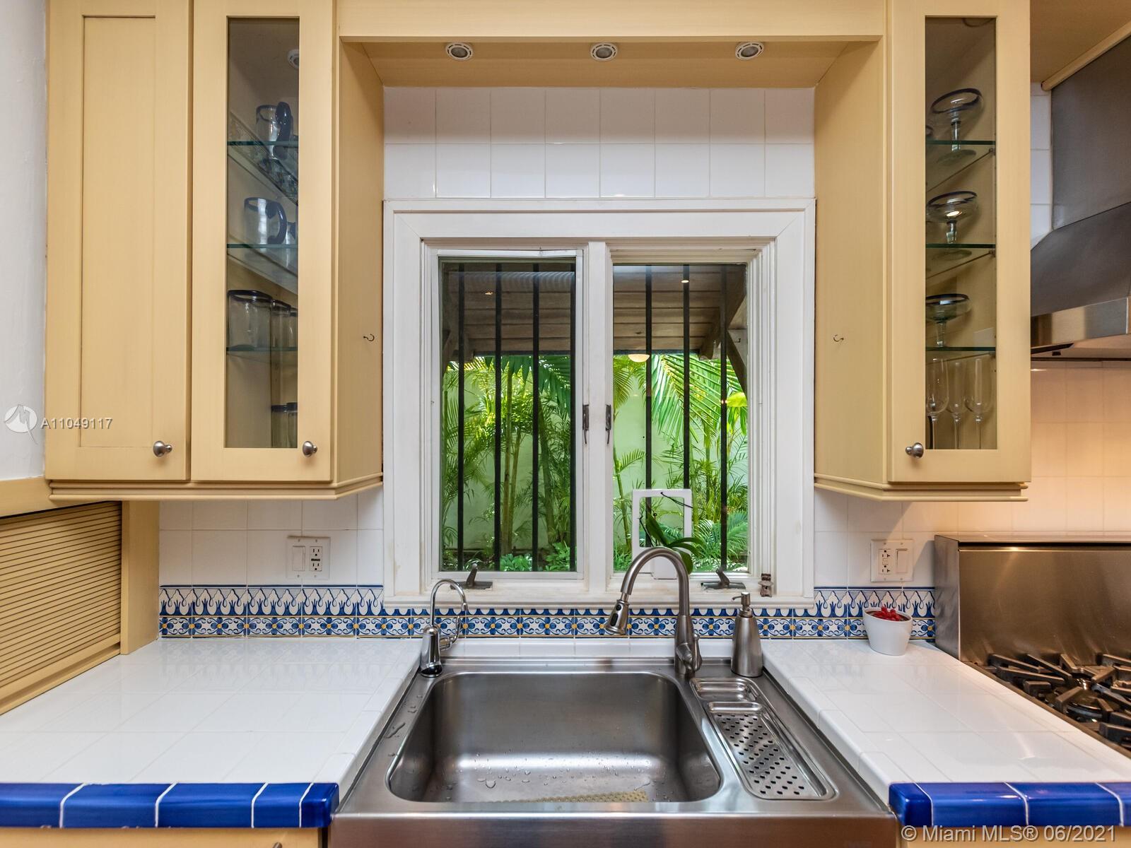 2811 Emathla Street Miami, FL 33133 - Photo 24 of 92