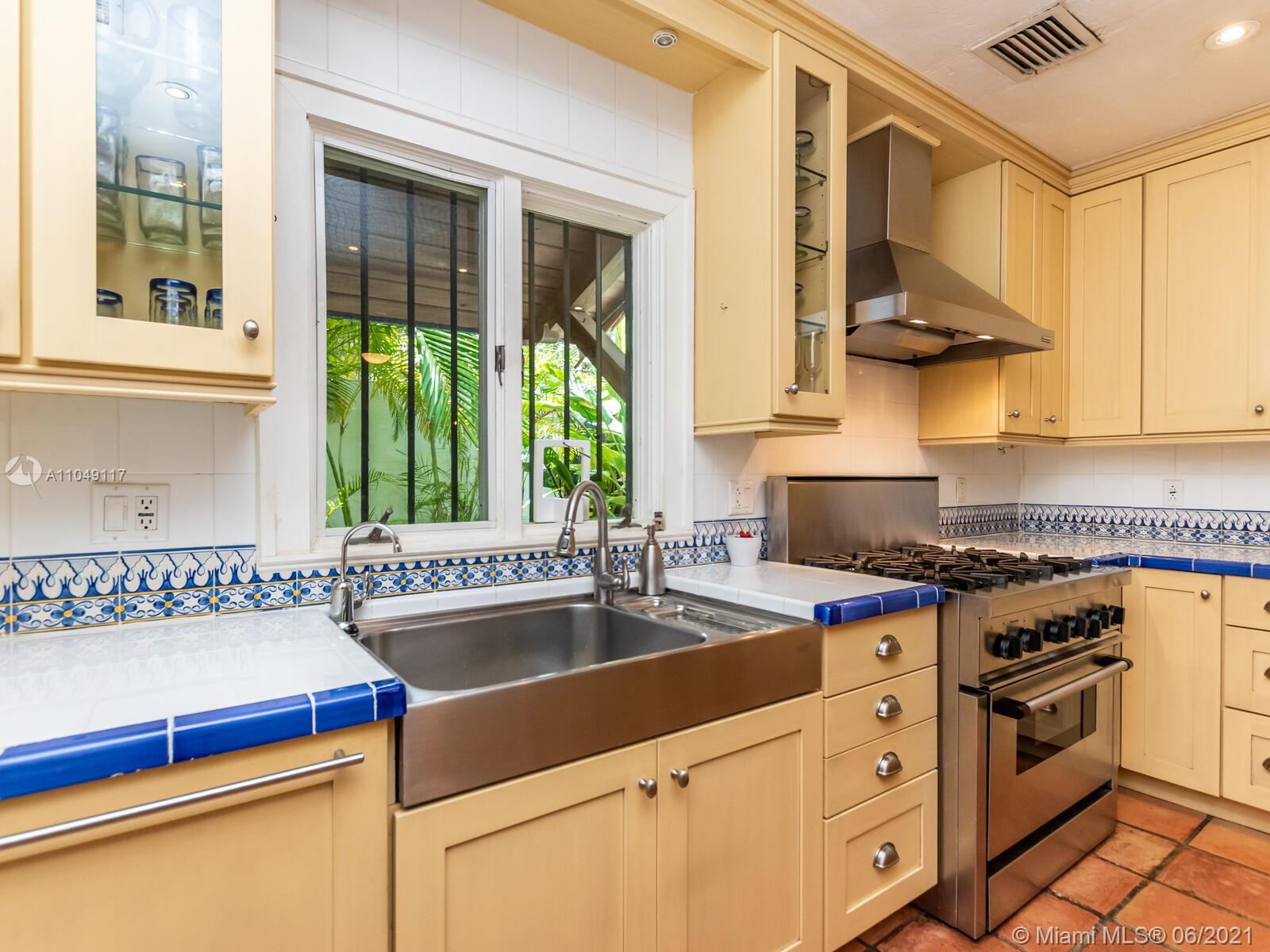 2811 Emathla Street Miami, FL 33133 - Photo 25 of 92