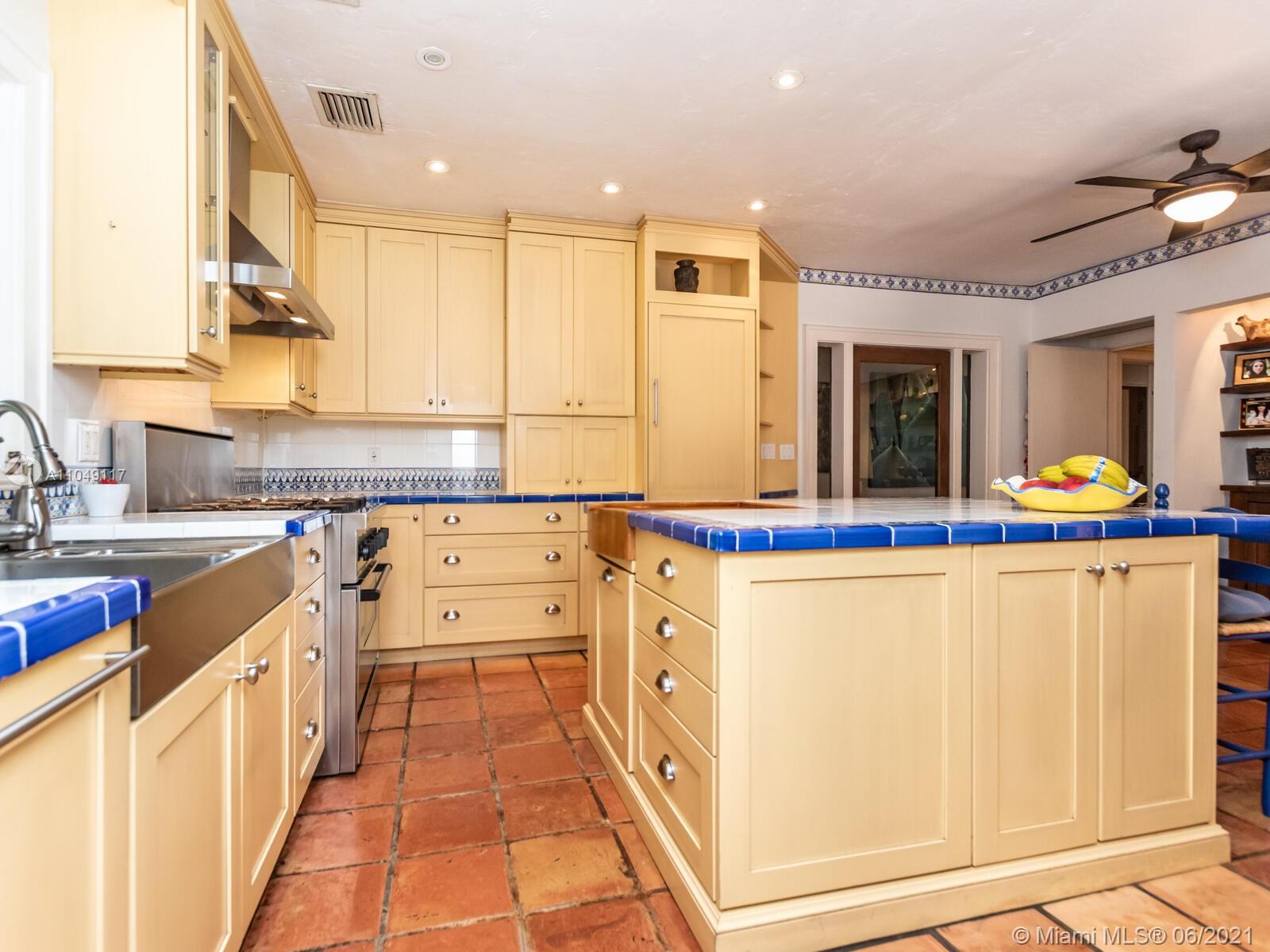 2811 Emathla Street Miami, FL 33133 - Photo 26 of 92