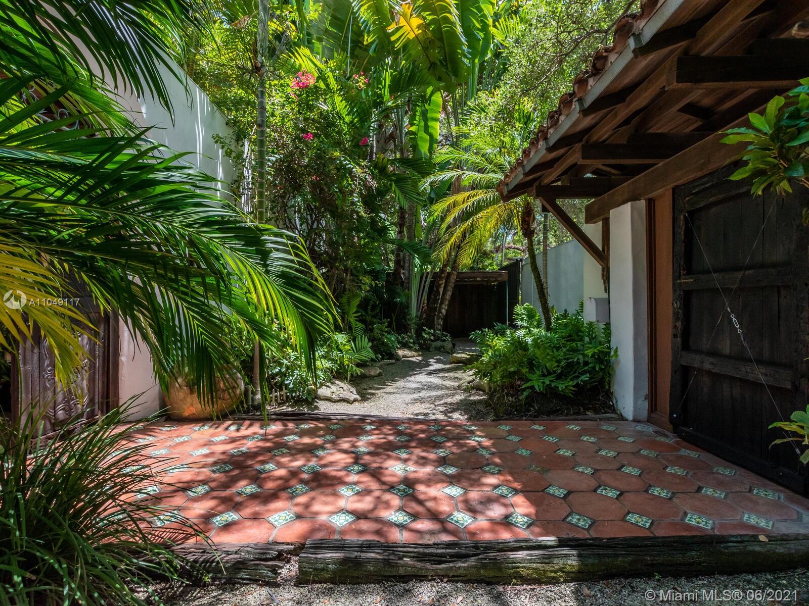 2811 Emathla Street Miami, FL 33133 - Photo 4 of 92