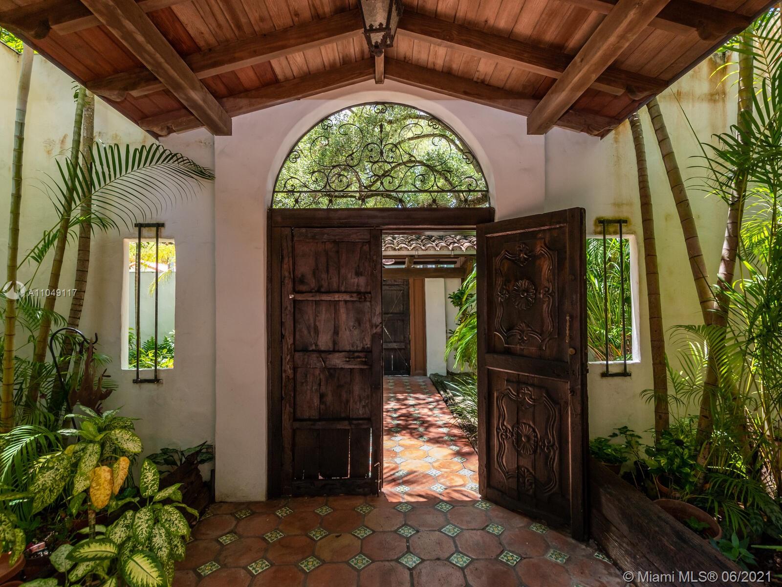 2811 Emathla Street Miami, FL 33133 - Photo 10 of 92