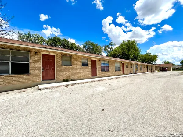 $649 | 643 West Summit, Unit 12, San Antonio, TX 78212