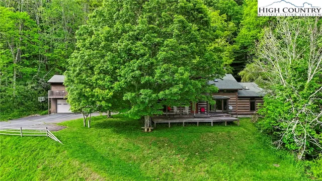 a view of a yard with a tree