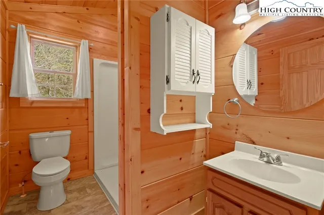 $874,900 | 690-692 Lynn Hill Road, Vilas, NC 28692