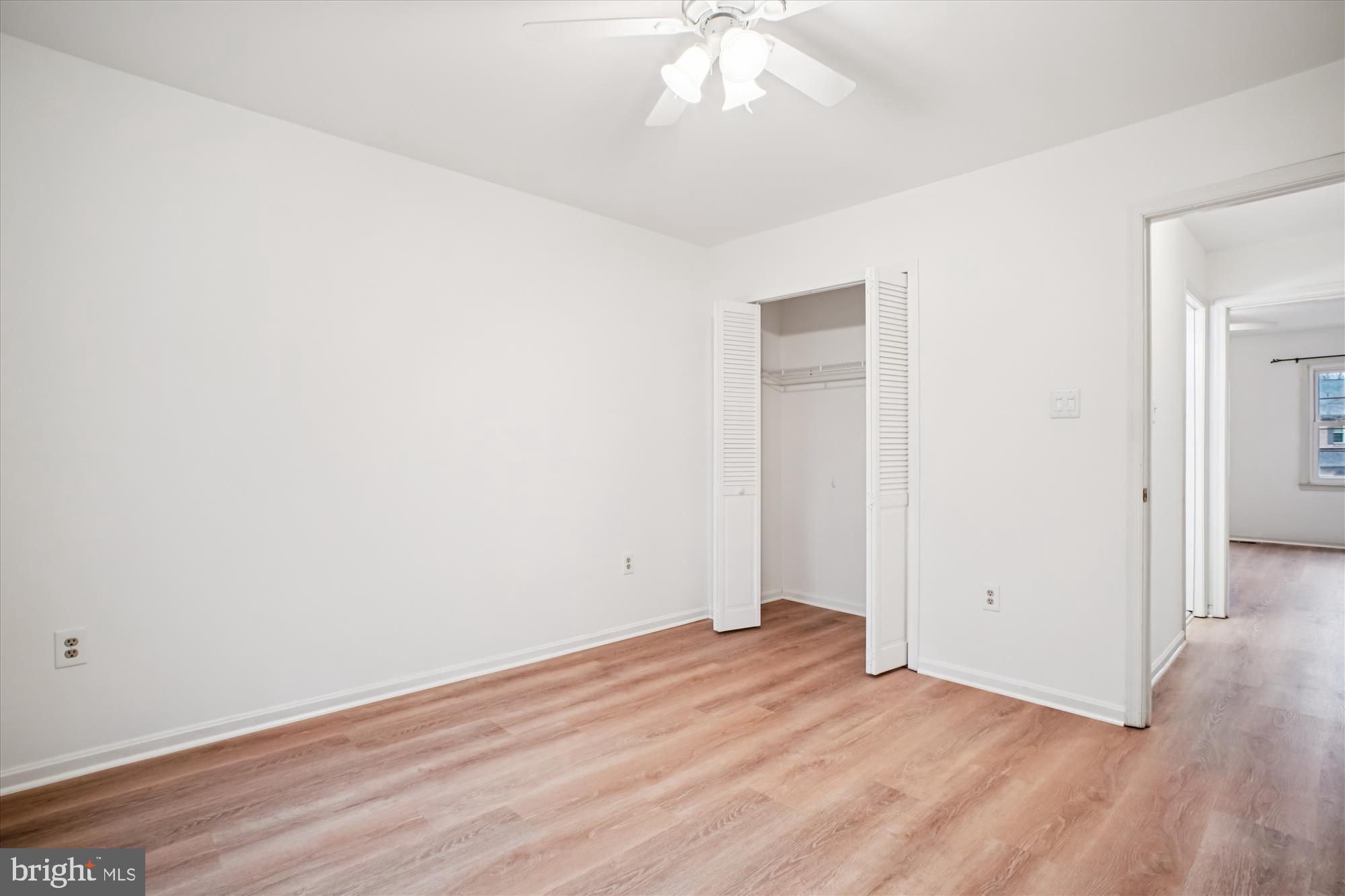 2816 Kelly Square Vienna, VA 22181 - Photo 44 of 73 an empty room with wooden floor and chandelier fan