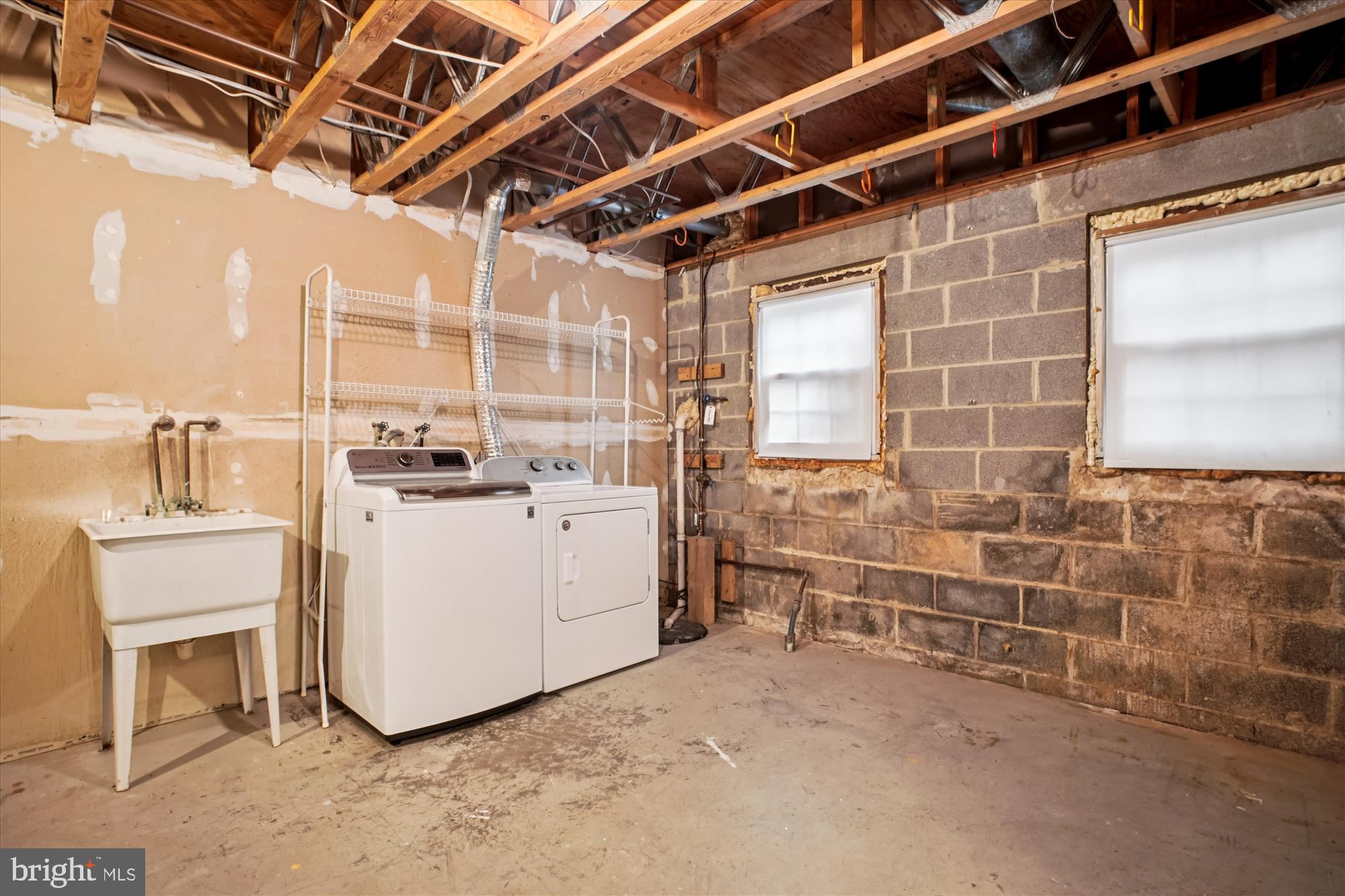 2816 Kelly Square Vienna, VA 22181 - Photo 55 of 73 a view of utility room