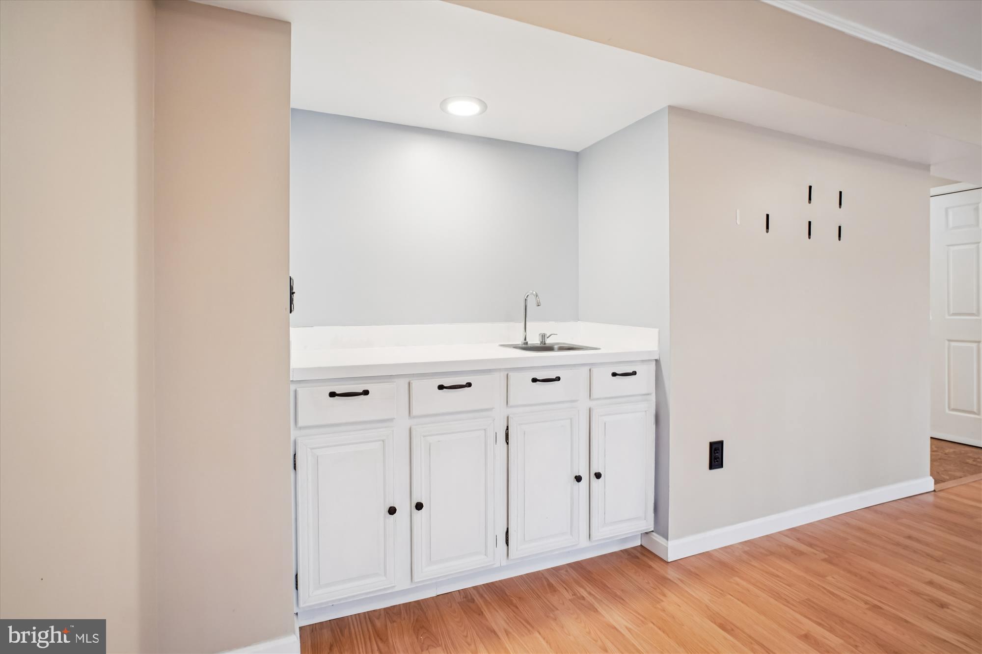 2816 Kelly Square Vienna, VA 22181 - Photo 56 of 73 Wet Bar in Family Room