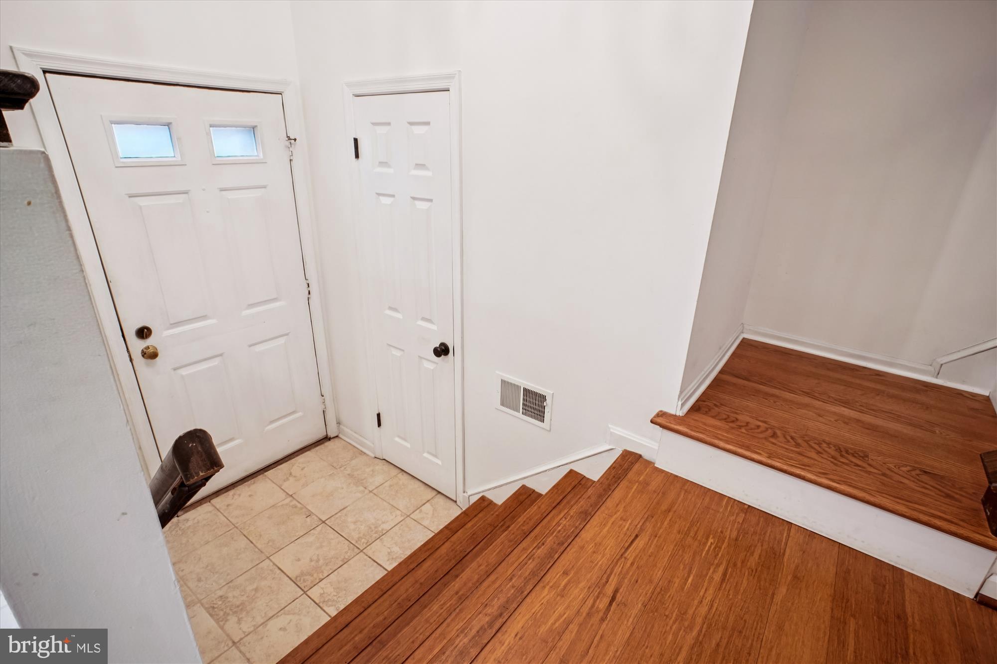 2816 Kelly Square Vienna, VA 22181 - Photo 10 of 73 a view of empty room with wooden floor