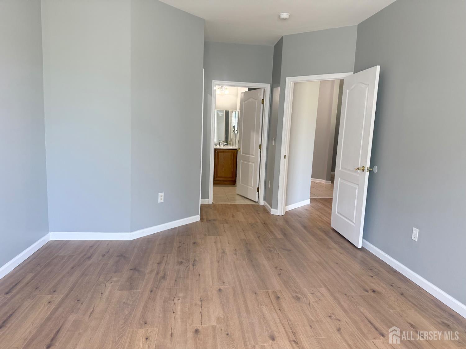 3213 Edward Stec Boulevard Edison, NJ 08837 - Photo 16 of 30 a view of a room with wooden floor and a bathroom
