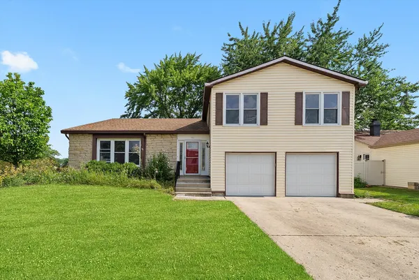 $589,900 | 88 Hesterman Drive, Glendale Heights, IL 60139