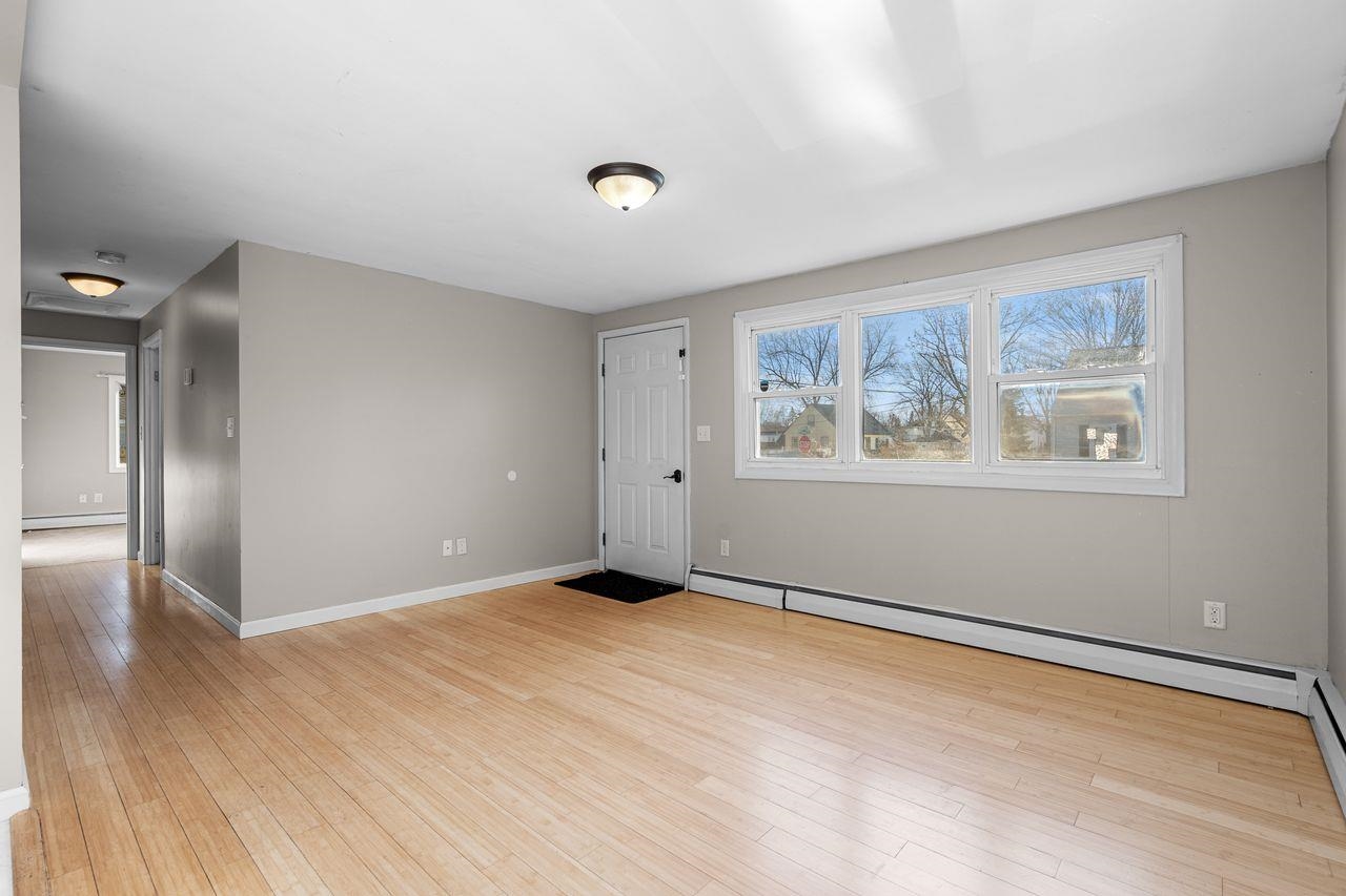 34 Ritter Street Nashua, NH 03060 - Photo 3 of 35