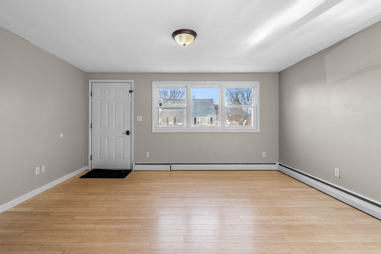 34 Ritter Street Nashua, NH 03060 - Photo 5 of 35