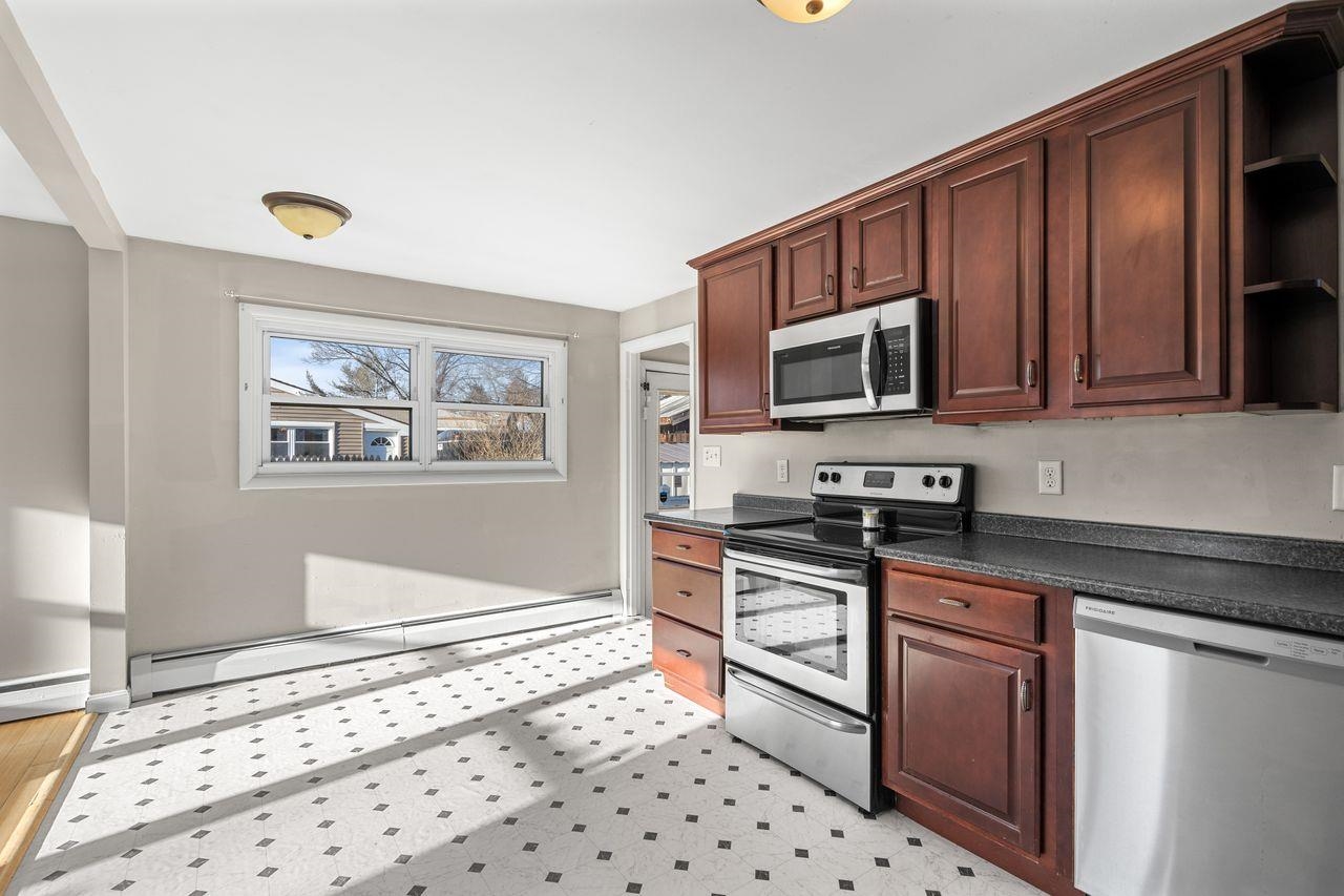 34 Ritter Street Nashua, NH 03060 - Photo 8 of 35