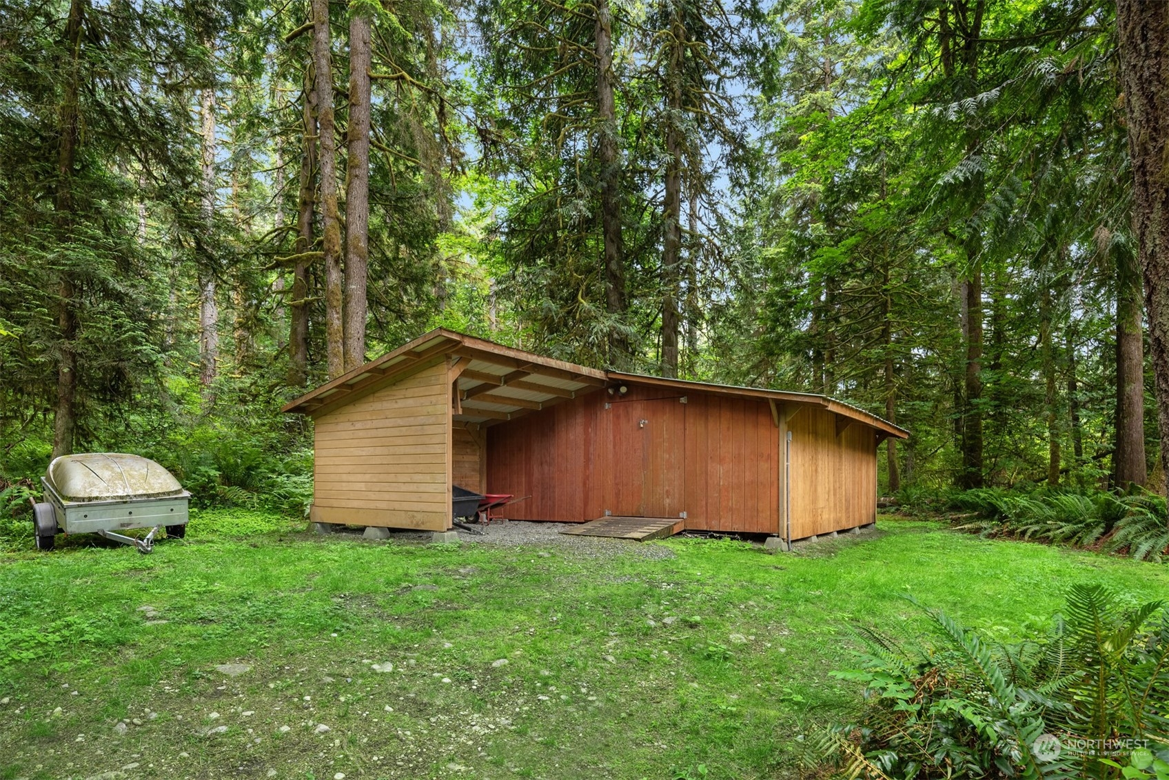 11417 Kelly Road Northeast Carnation, WA 98014 - Photo 32 of 39 a backyard of a house with lots of green space