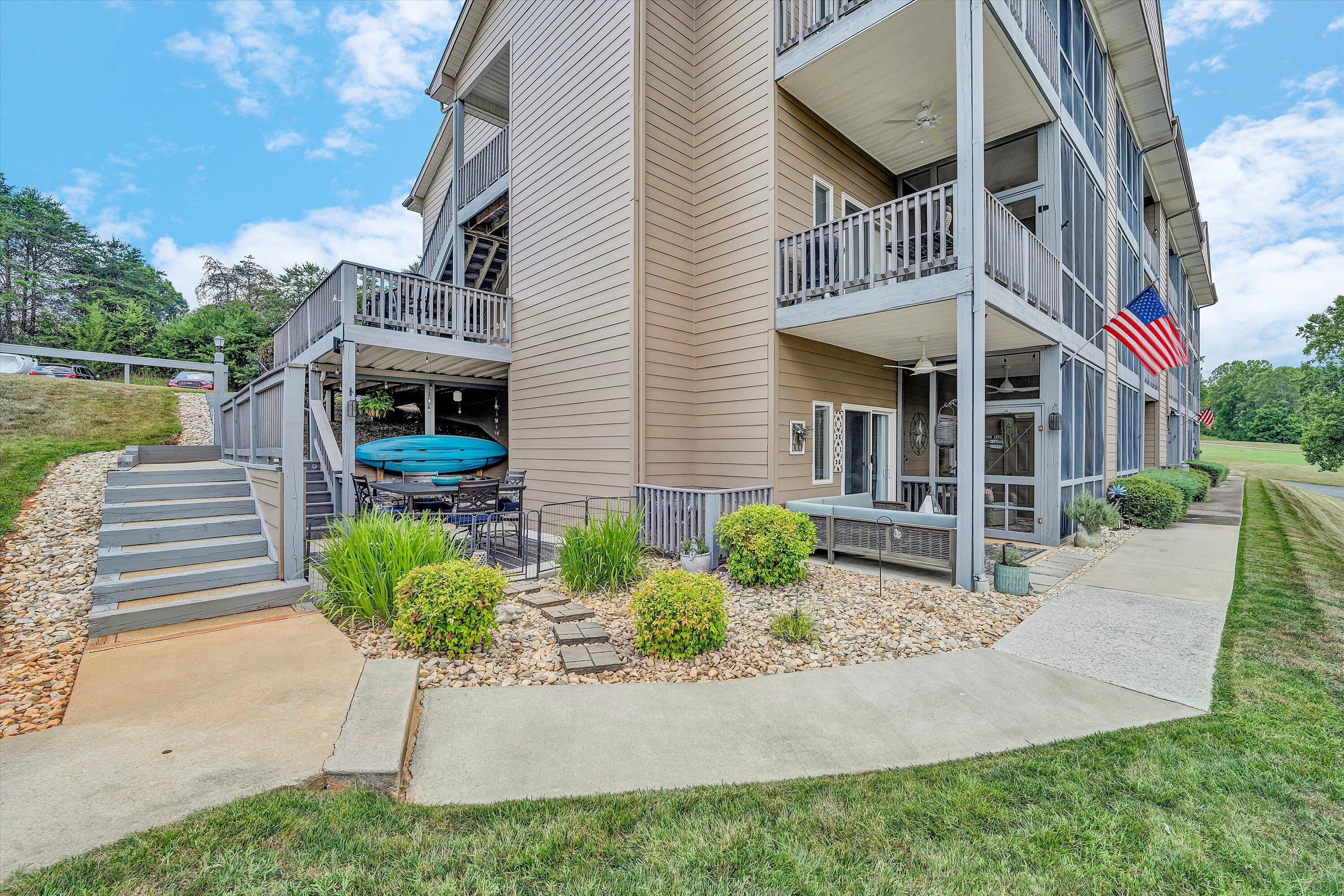 1209 Mariners Way, Unit 72 Huddleston, VA 24104 - Photo 1 of 57 03-SGM-76