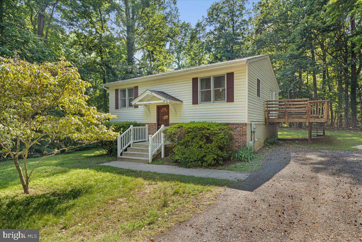 869 Plains Rd