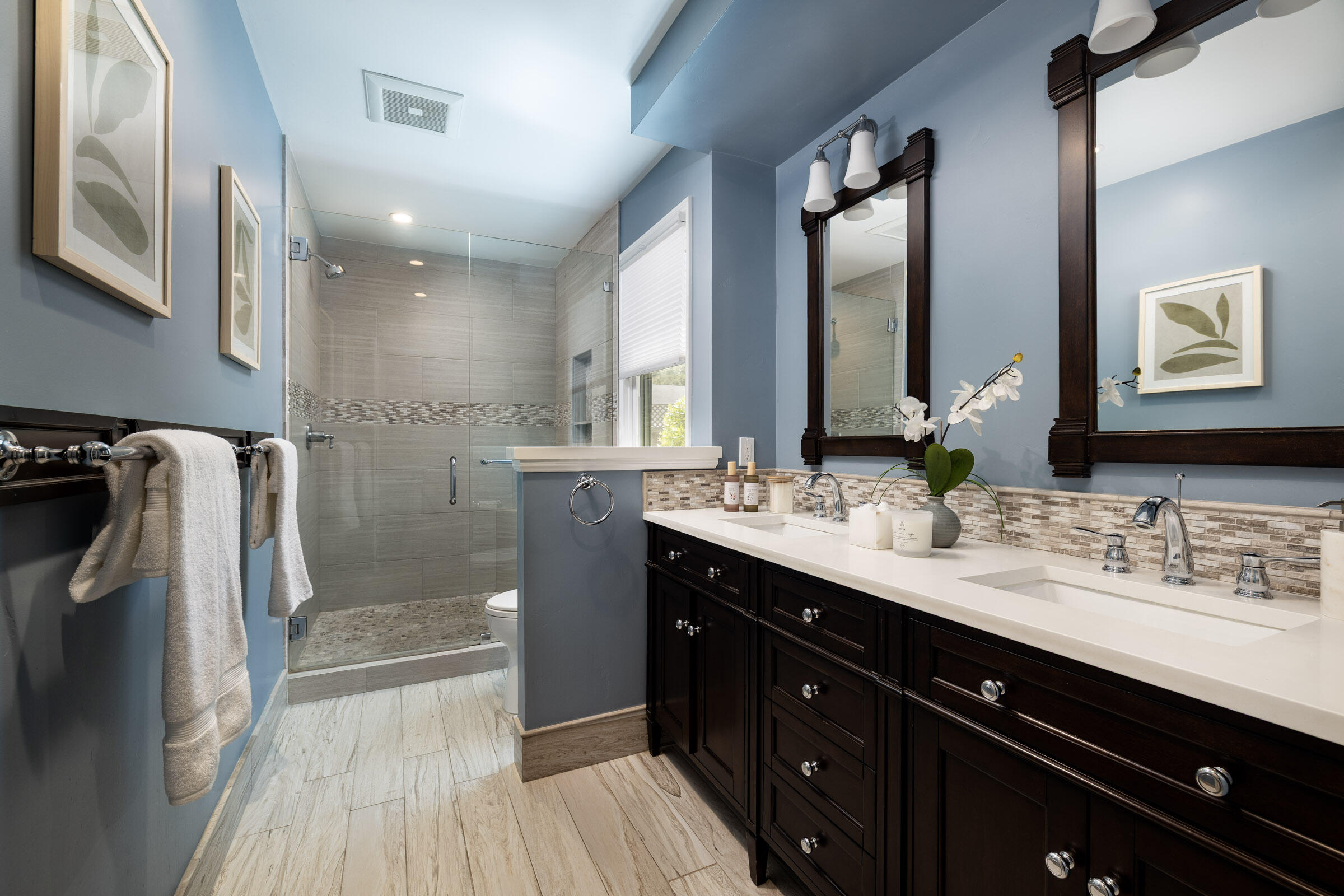 1352 Manitou Road Santa Barbara, CA 93101 - Photo 22 of 29 Hallway bath