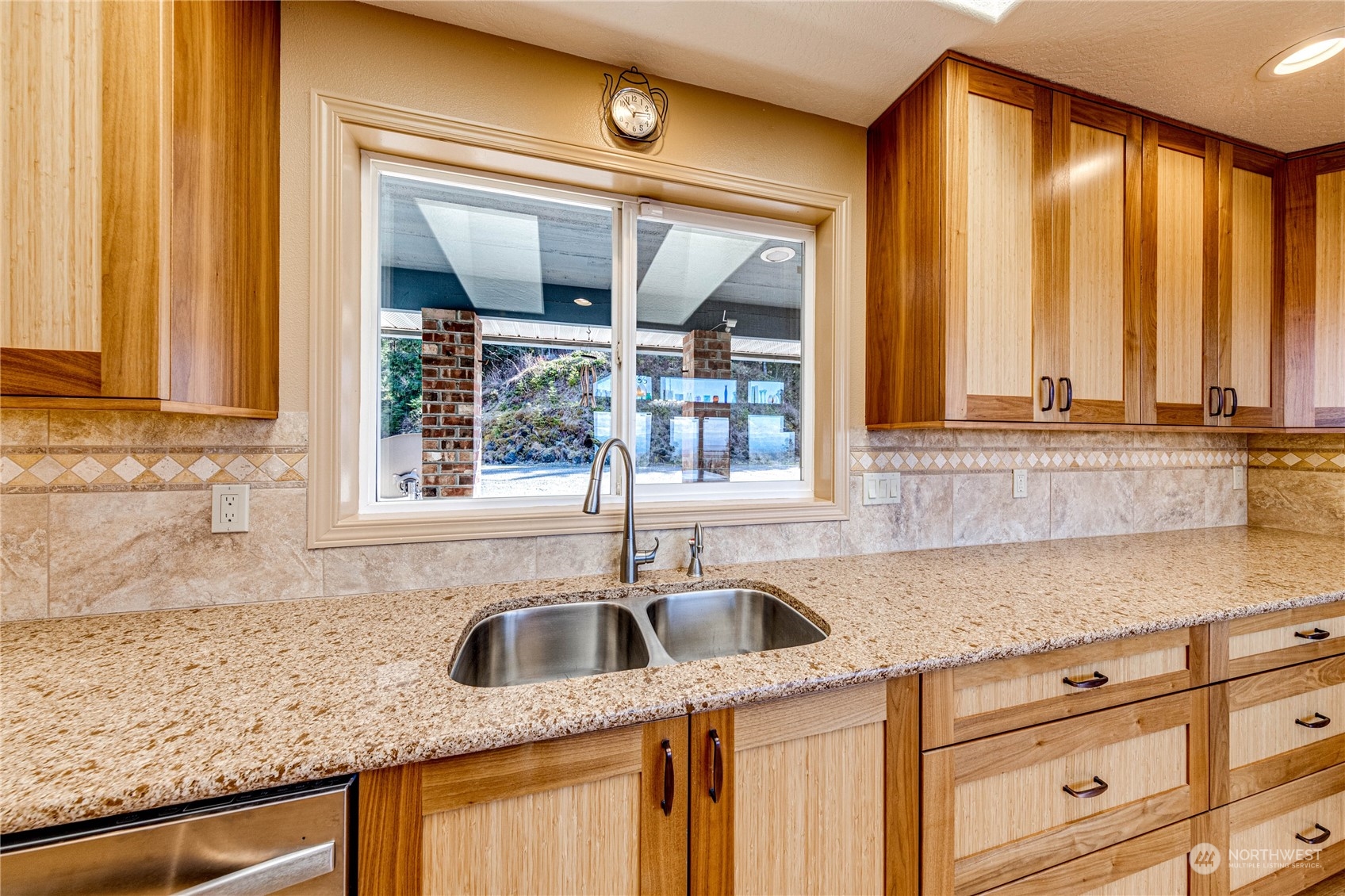 328 Hansen Road Port Angeles, WA 98363 - Photo 9 of 40 Gallery Image 9