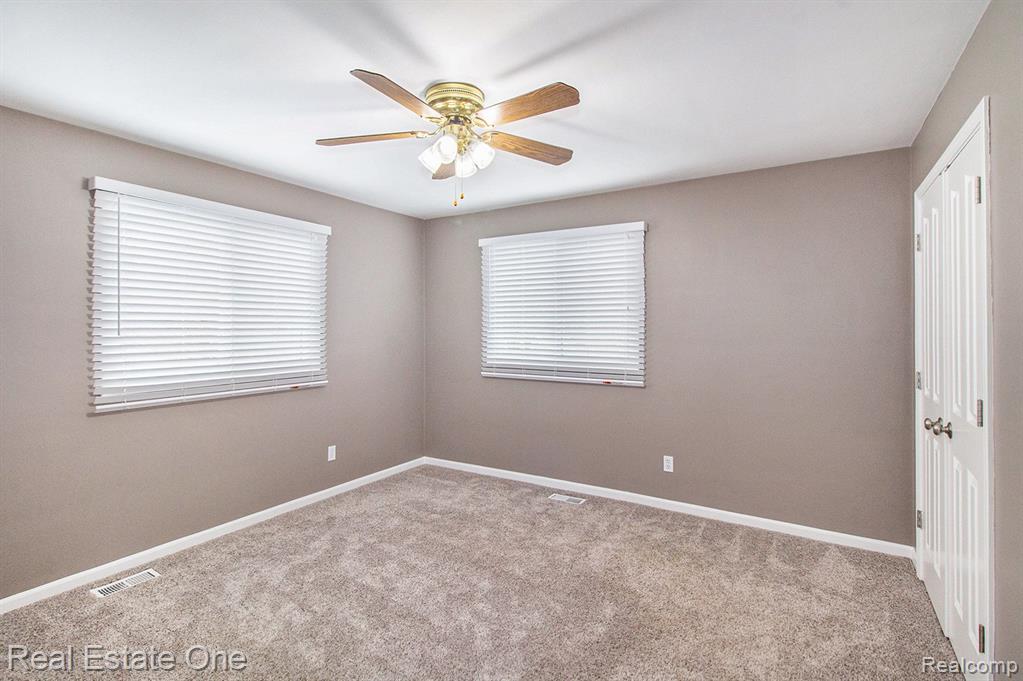 3449 Middle Road Highland, MI 48357 - Photo 15 of 30