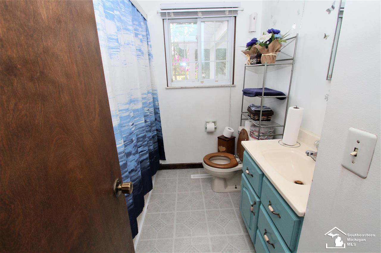 8490 Exeter Road Carleton, MI 48117 - Photo 8 of 12 Gallery Image 8