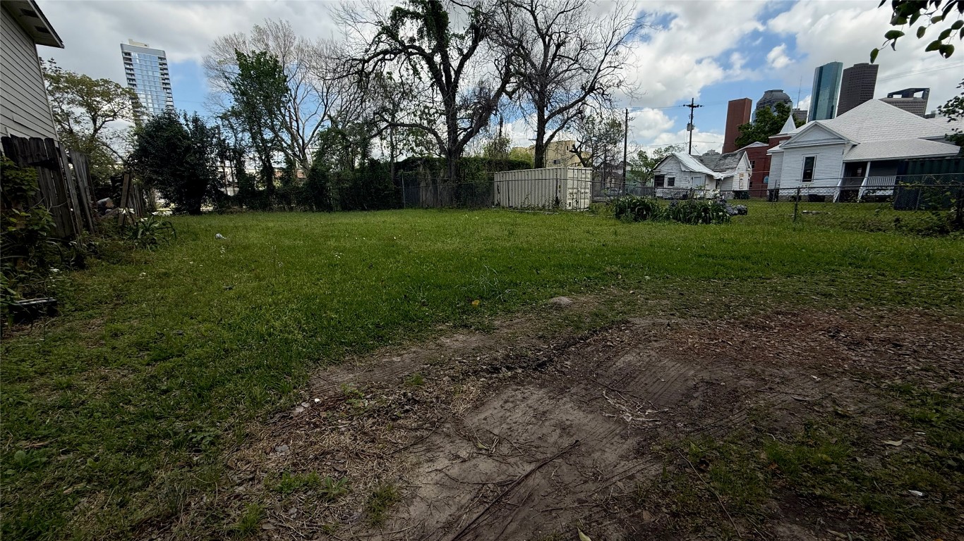 1416 Andrews Street Houston, TX 77019 - Photo 1 of 5 Your future skyline address starts here. This flat, cleared 50×100 lot offers direct downtown Houston views — imagine waking up to that skyline every morning from a rooftop deck.