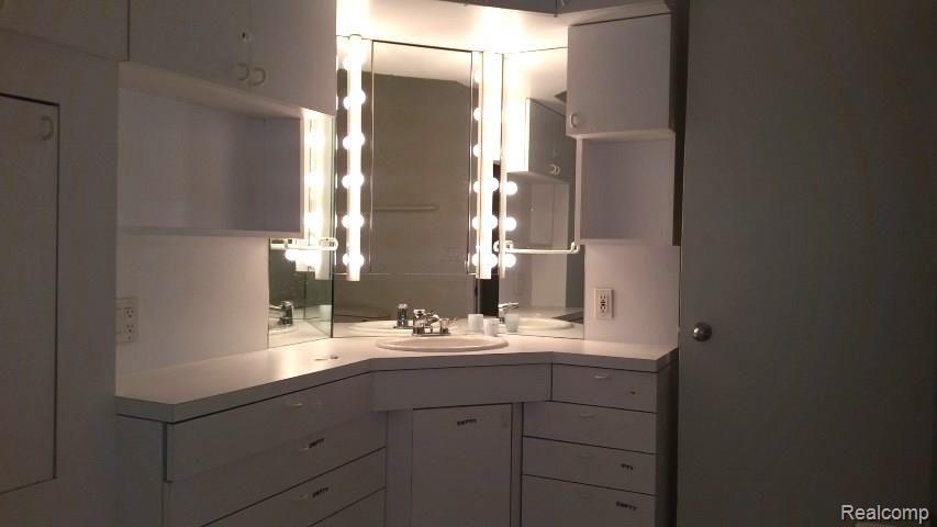 1159 East Maple Road Birmingham, MI 48009 - Photo 41 of 46 20160216_130245 (Small).jpg