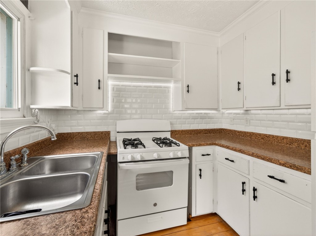 81 Camden Street Rochester, NY 14612 - Photo 6 of 21