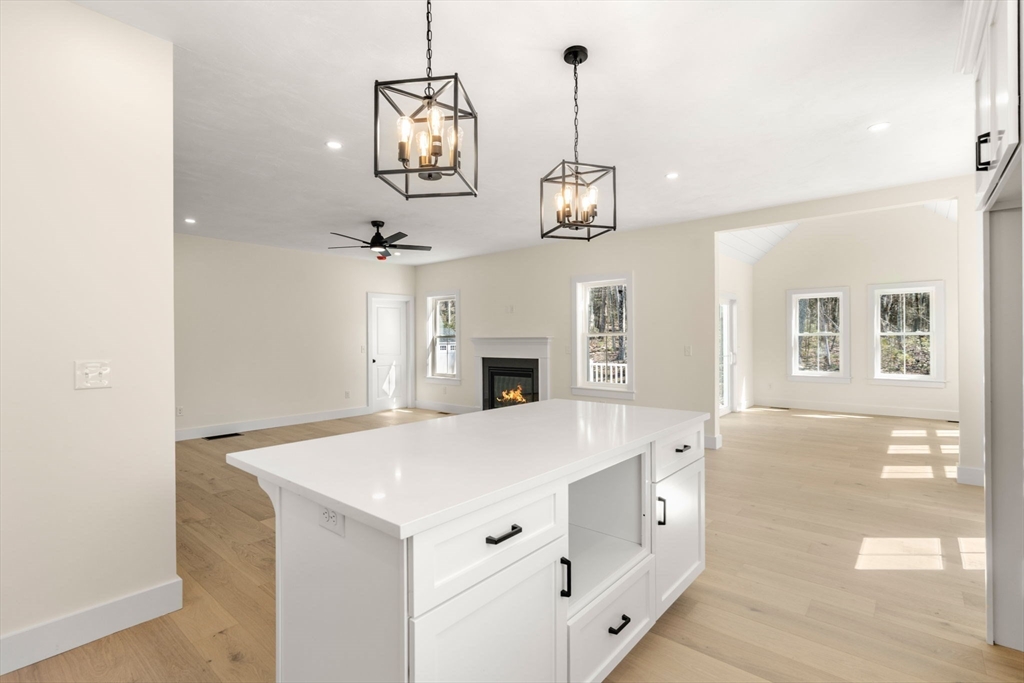 306 Fisher Road Holden, MA 01520 - Photo 8 of 33
