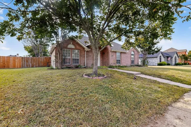 $2,095 | 2864 Hampshire Lane, Rockwall, TX 75032