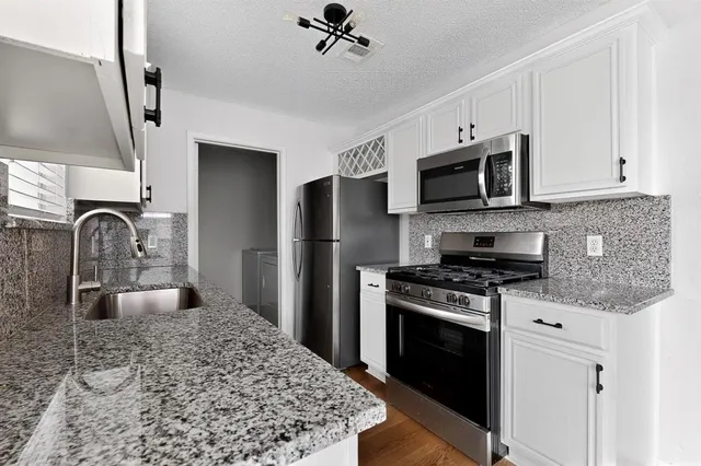 $2,095 | 2864 Hampshire Lane, Rockwall, TX 75032