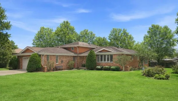 $559,900 | 1527 Tanglewood Drive, Schererville, IN 46375