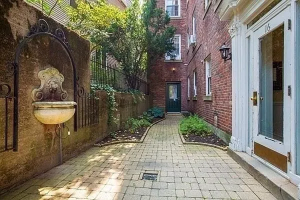 $2,400 | 16 Chauncy Street, Unit G, Cambridge, MA 02138