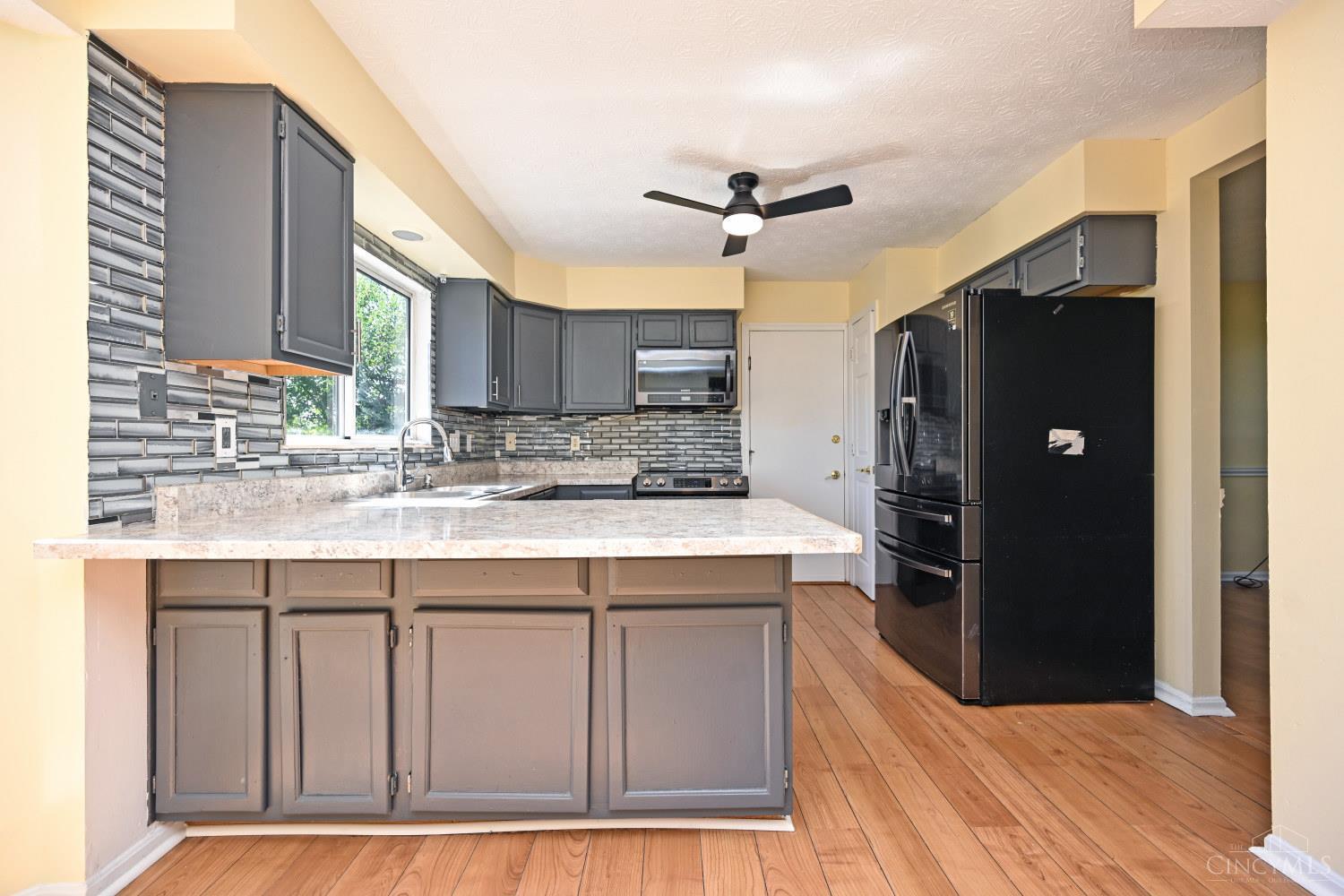 7853 West Chester Road West Chester, OH 45069 - Photo 12 of 54 Counter island- Just add barstools!