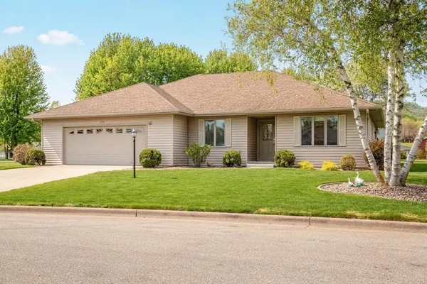 $475,000 | 2723 South Meadow Lark Lane, Holmen, WI 54636