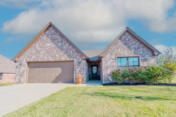 $355,000 | 100 Prairie Grass Drive, Whitesboro, TX 76273
