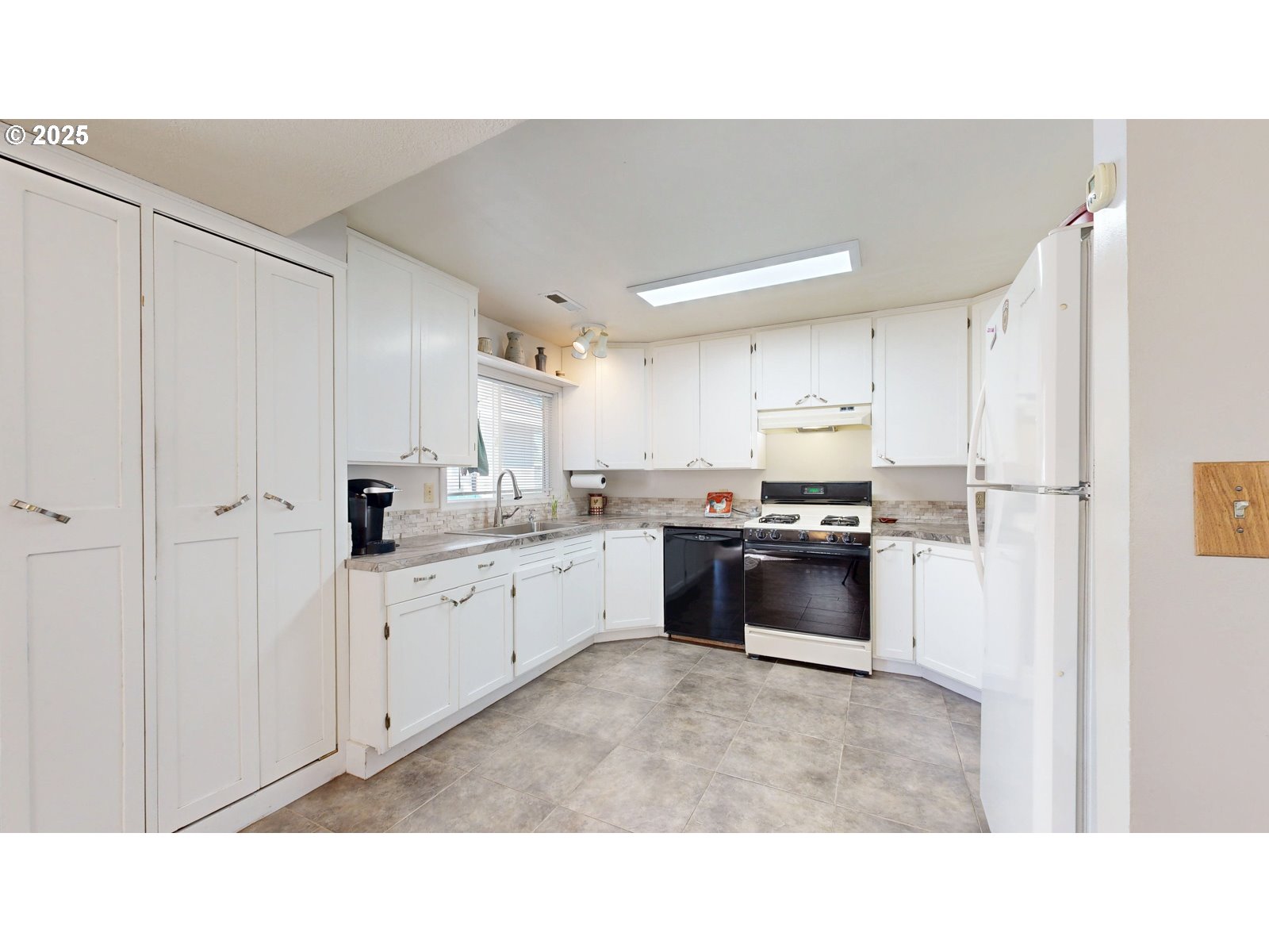 1855 East Hooker Road Hermiston, OR 97838 - Photo 11 of 32