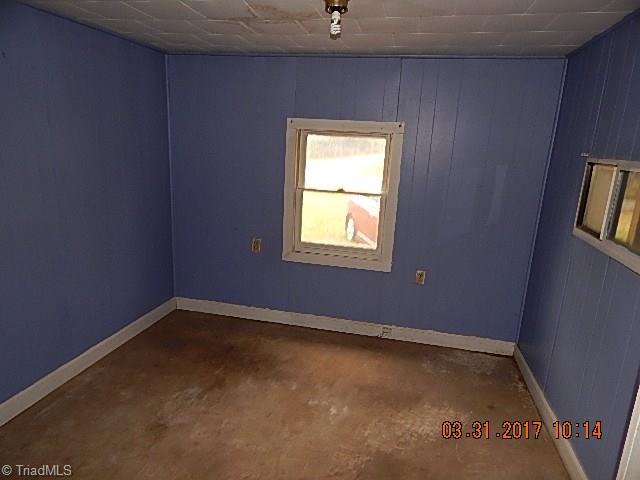 3365 Jess Smith Road Sophia, NC 27350 - Photo 2 of 7 living room