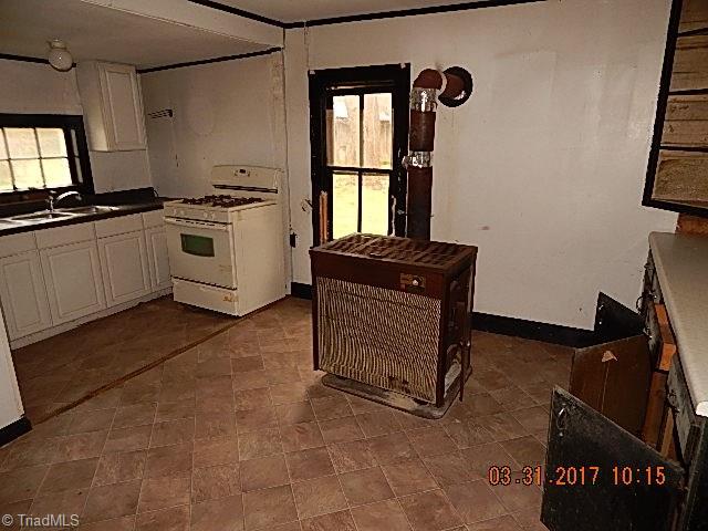 3365 Jess Smith Road Sophia, NC 27350 - Photo 4 of 7 kitchen