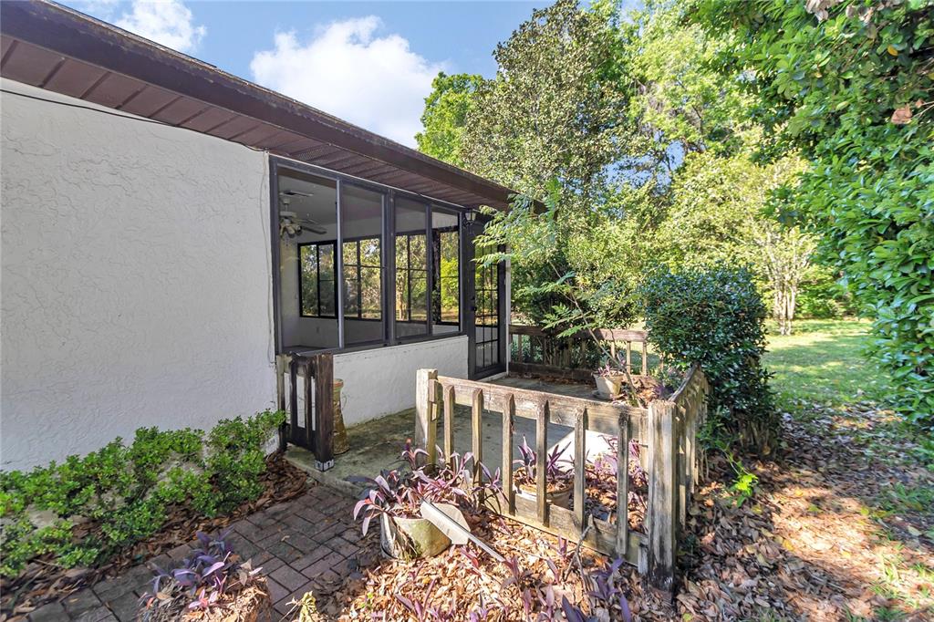 8160 Southwest 53rd Court Ocala, FL 34476 - Photo 6 of 54 a view of an chair and table in the patio
