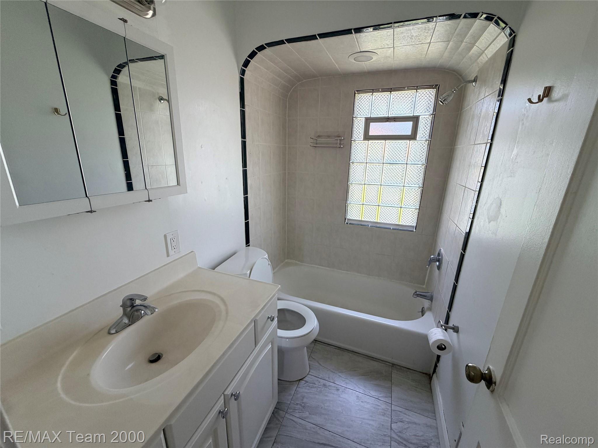 22959 Cleveland Street Dearborn, MI 48124 - Photo 7 of 12 IMG_5923.jpeg