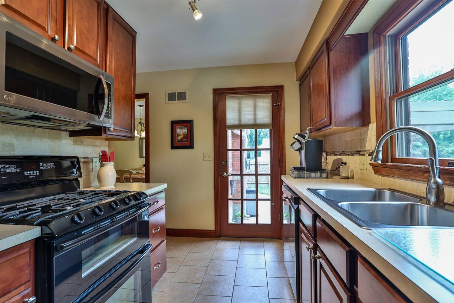 626 Compton Road Cincinnati, OH 45231 - Photo 13 of 50