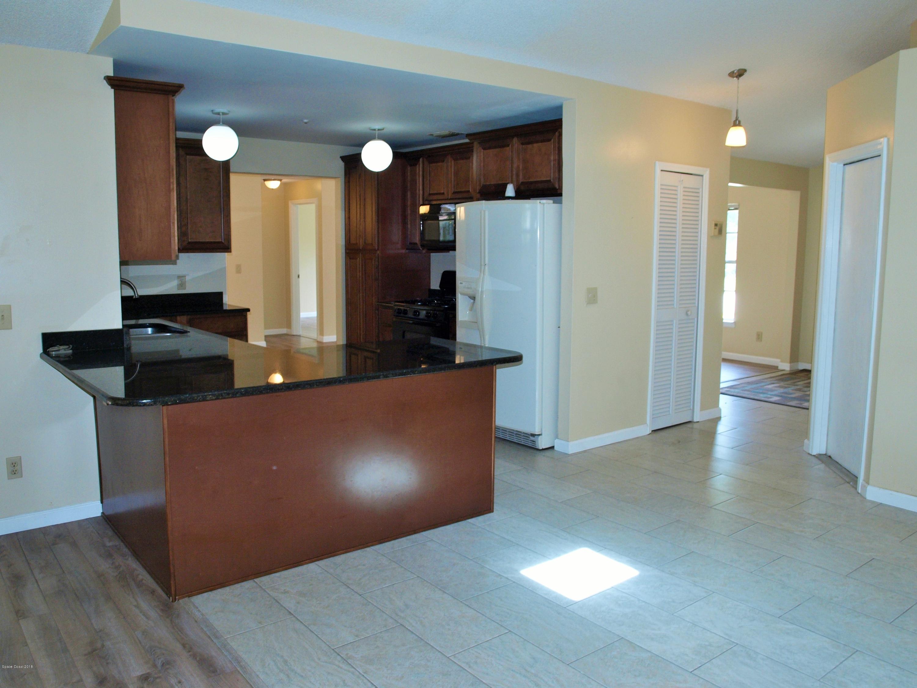 164 Oak Lake Road Melbourne, FL 32901 - Photo 12 of 35 P1015955 (2)