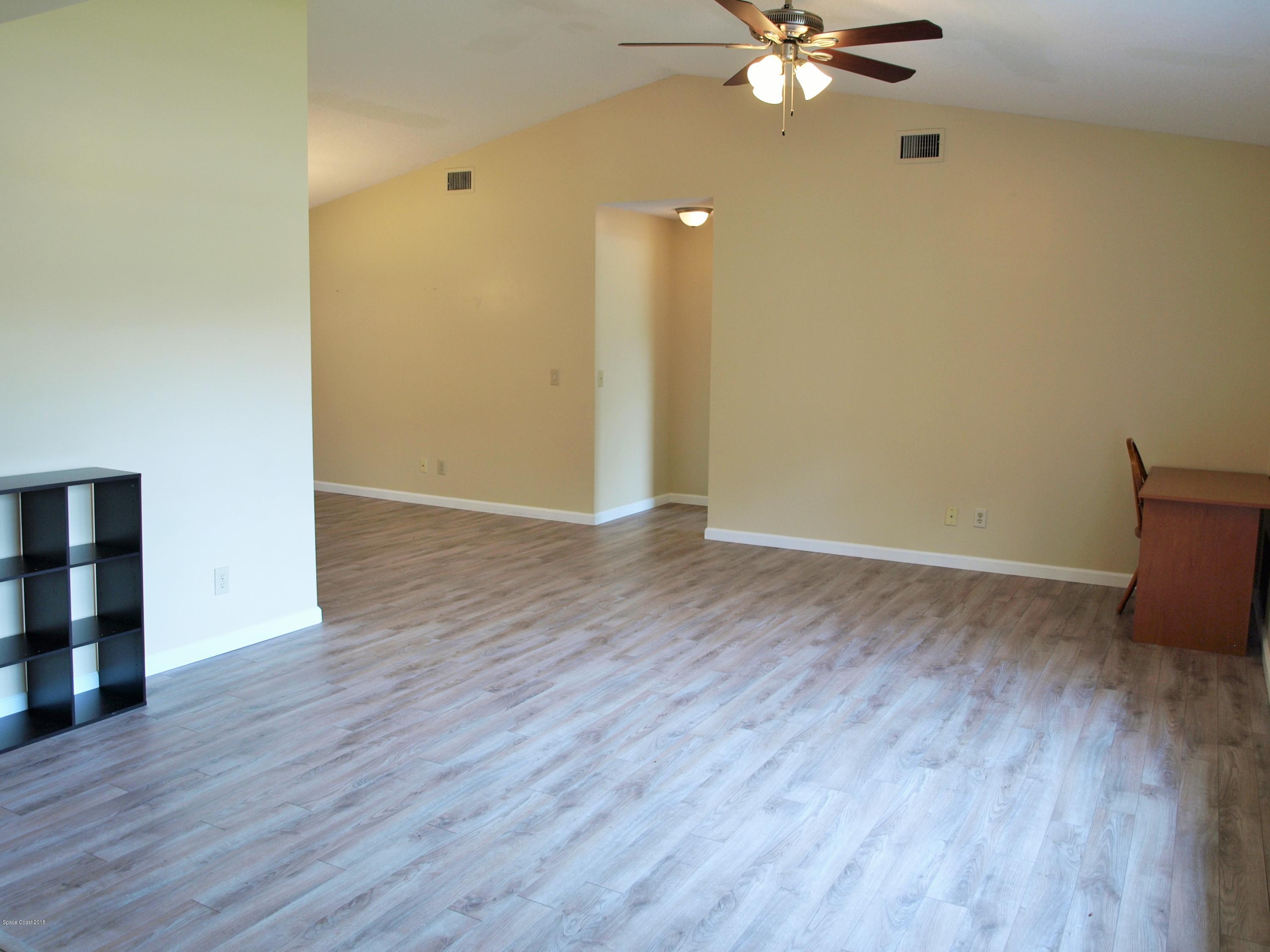 164 Oak Lake Road Melbourne, FL 32901 - Photo 3 of 35 Living Room