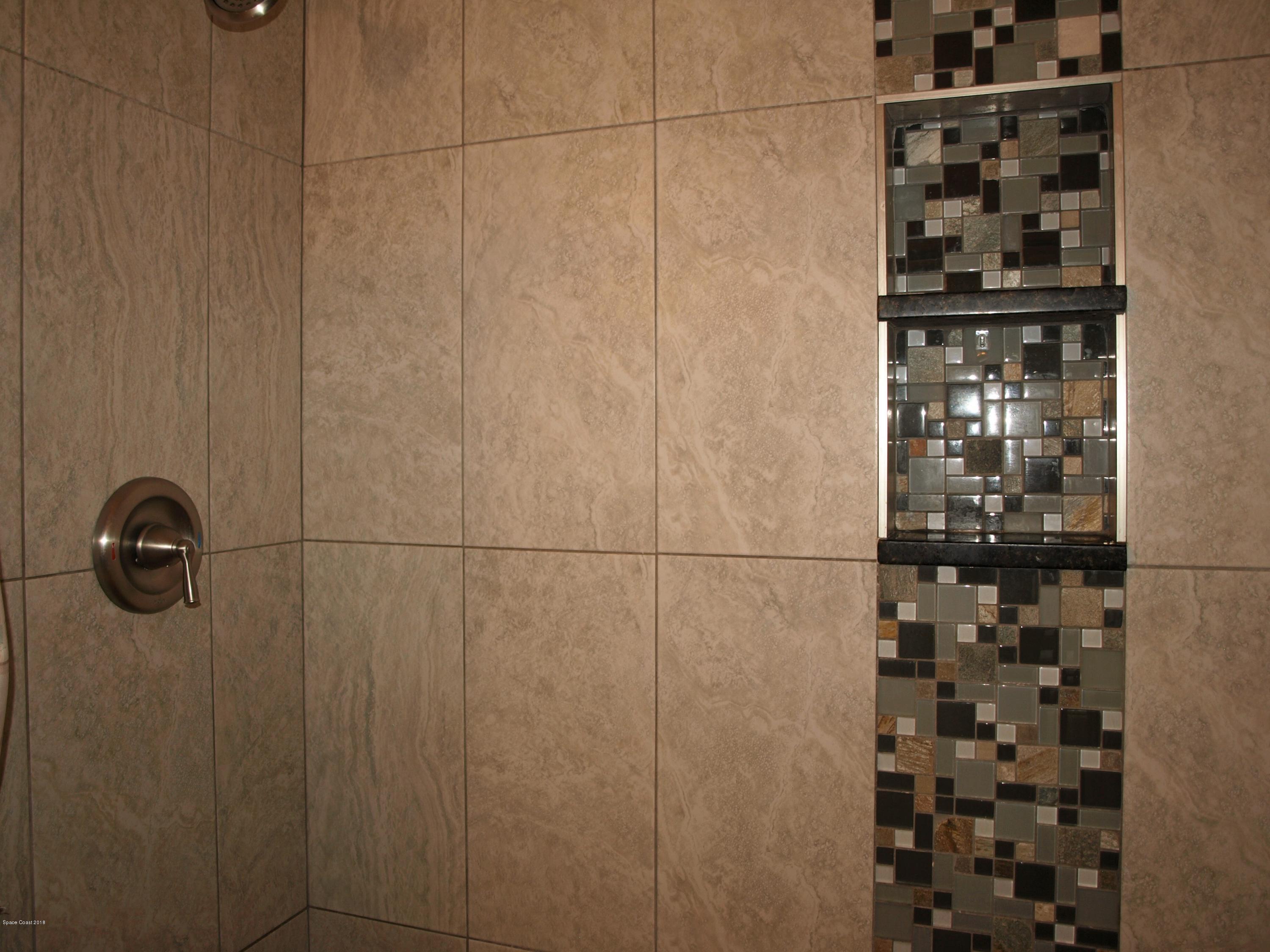 164 Oak Lake Road Melbourne, FL 32901 - Photo 23 of 35 Shower Built-In Shelf