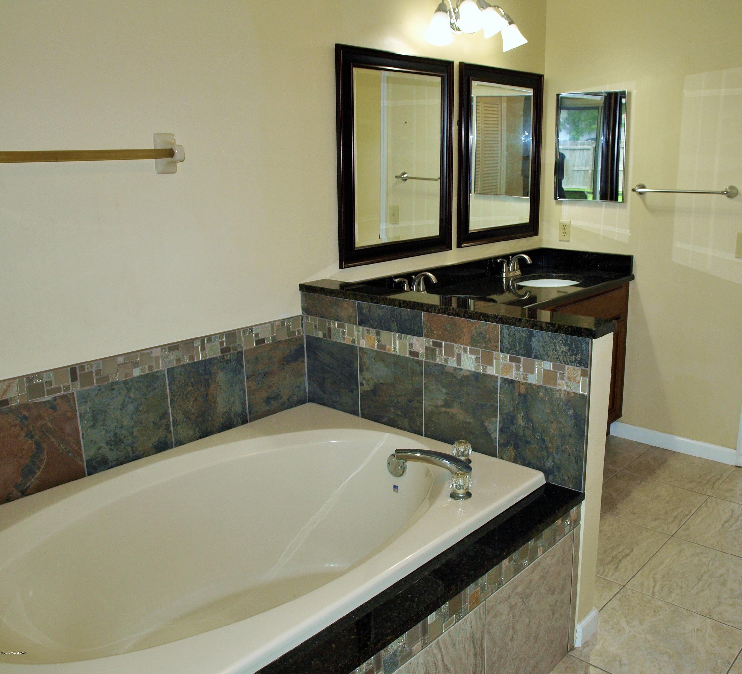 164 Oak Lake Road Melbourne, FL 32901 - Photo 30 of 35 Master Bath