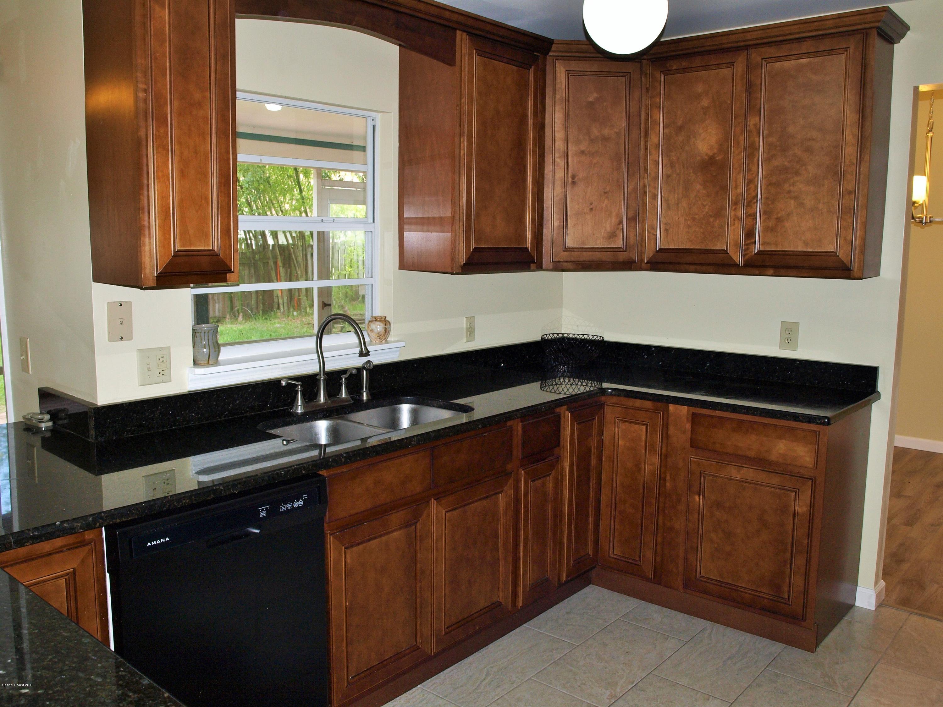 164 Oak Lake Road Melbourne, FL 32901 - Photo 6 of 35 Kitchen