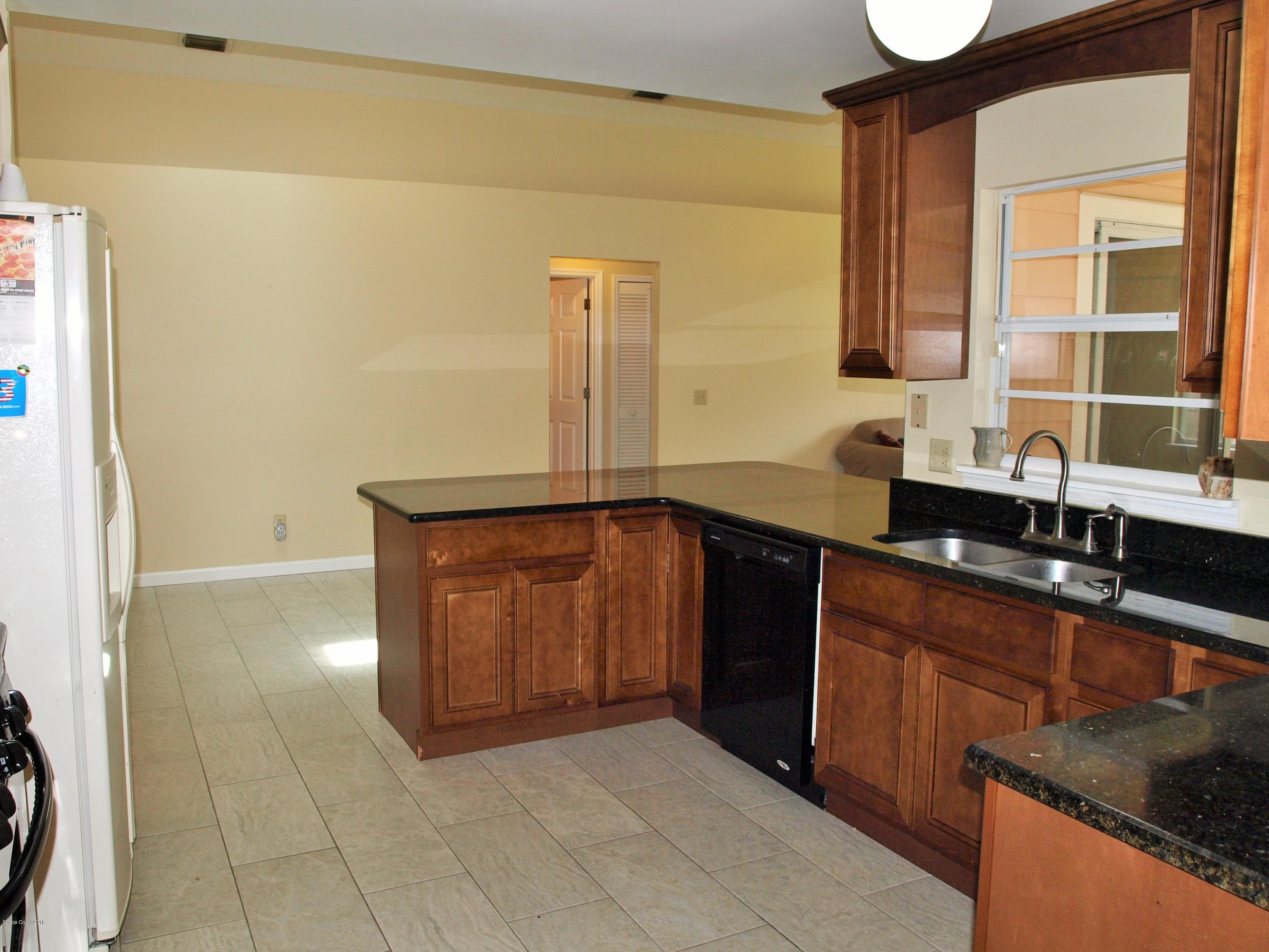 164 Oak Lake Road Melbourne, FL 32901 - Photo 7 of 35 Kitchen