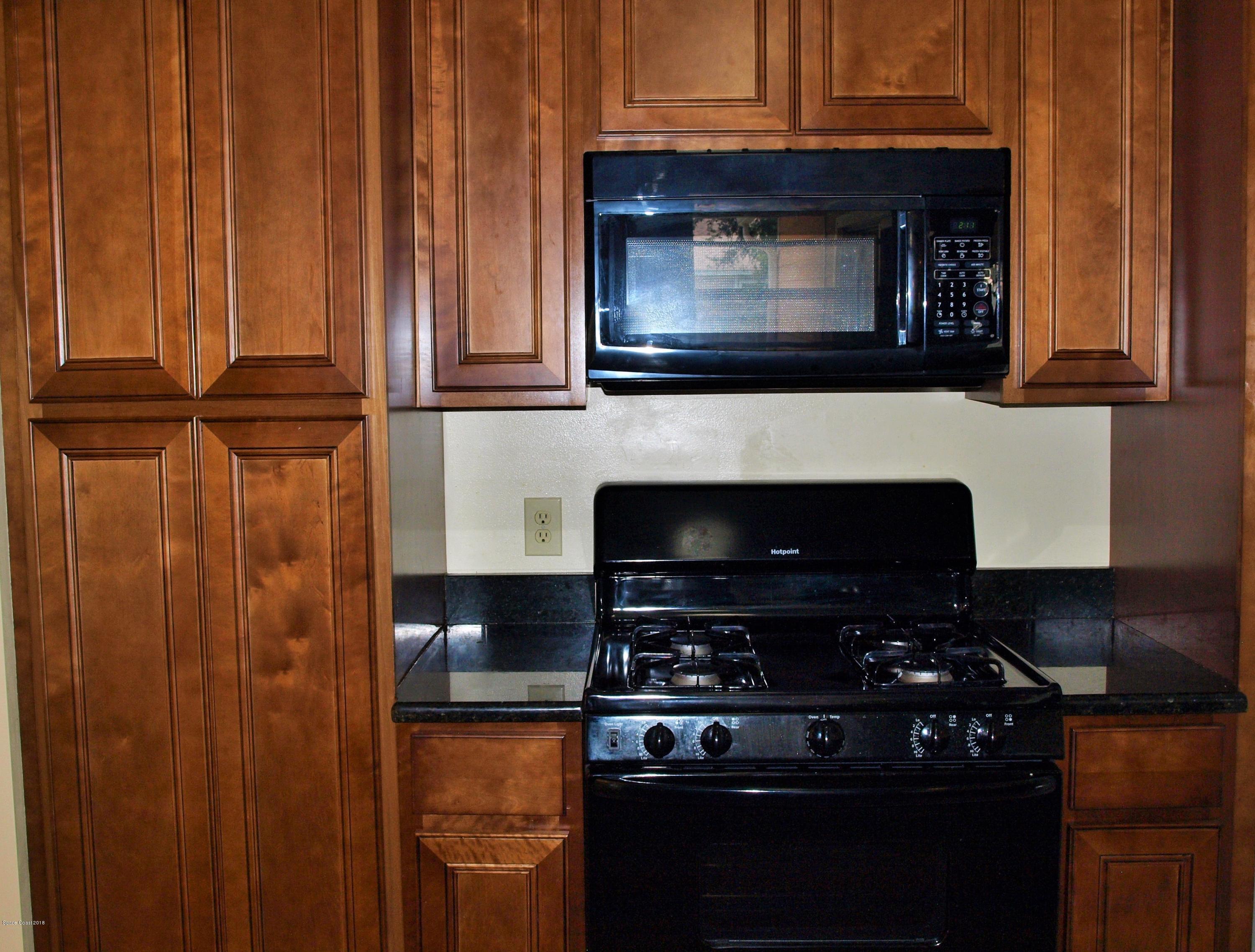 164 Oak Lake Road Melbourne, FL 32901 - Photo 8 of 35 Stove/Microwave