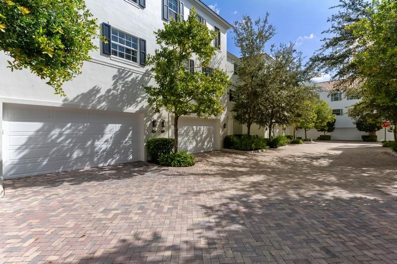 127 Madison Lane Delray Beach, FL 33444 - Photo 15 of 20 2-car garage